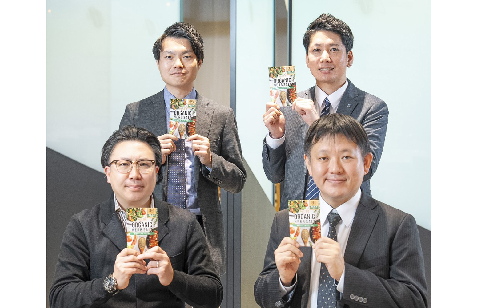 オーガニック調味料に紙製パウチを採用。環境と食の2つのエシカル。