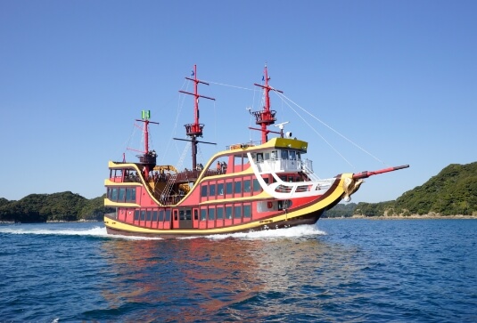 「西海国立公園九十九島」を回る大型遊覧船