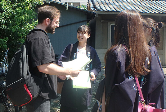 文京区を訪れた外国人に観光をサポートするボランティアを体験しました。