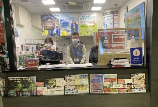 実証の様子（西武鉄道池袋駅構内西武ツーリストインフォメーションセンター池