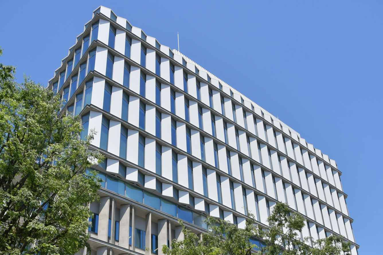 自治体の業務効率化を目的とした総務事務センターの設立・運営