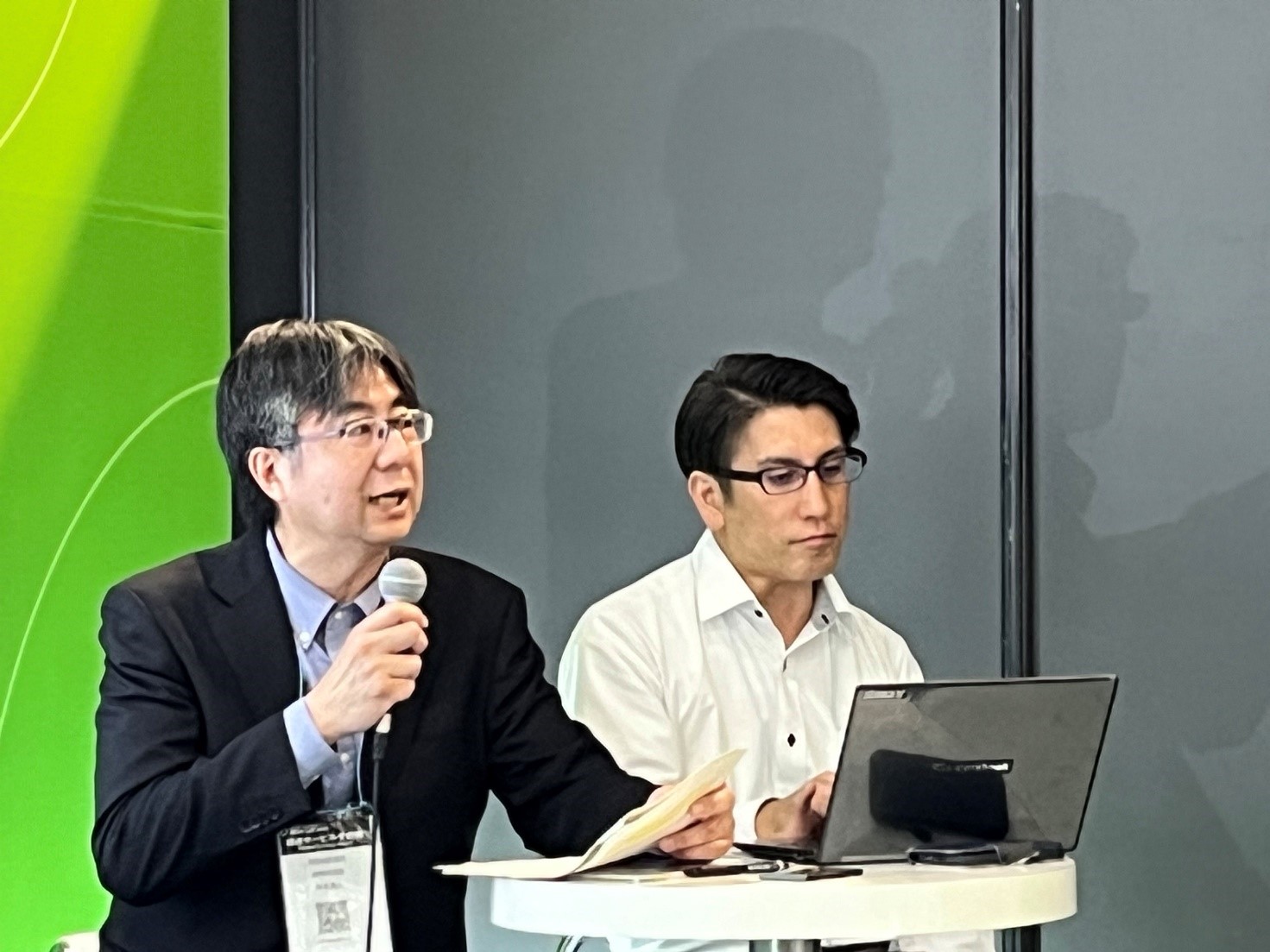 左から、世田谷区 政策経営部長 有馬秀人氏、同 子ども・若者部 保育認定・調整課入園担当係長 石井貴和氏