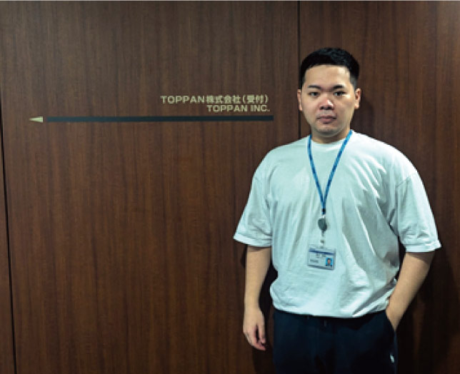 インタビューに応じた男性社員