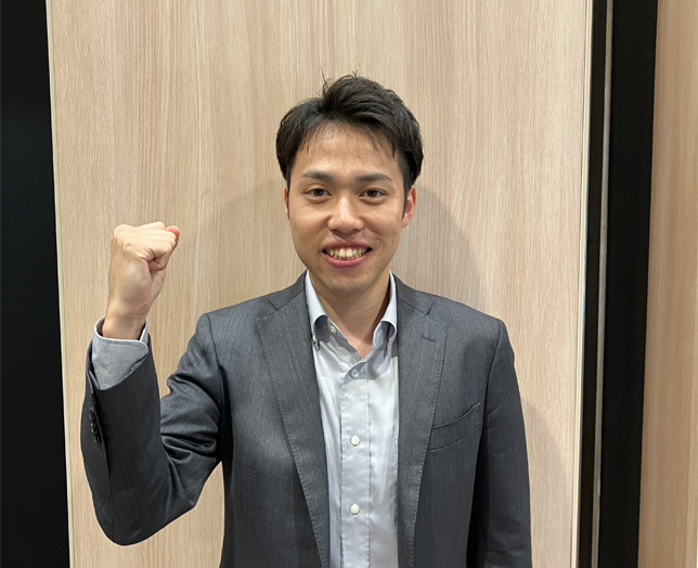 インタビューに応じた男性社員