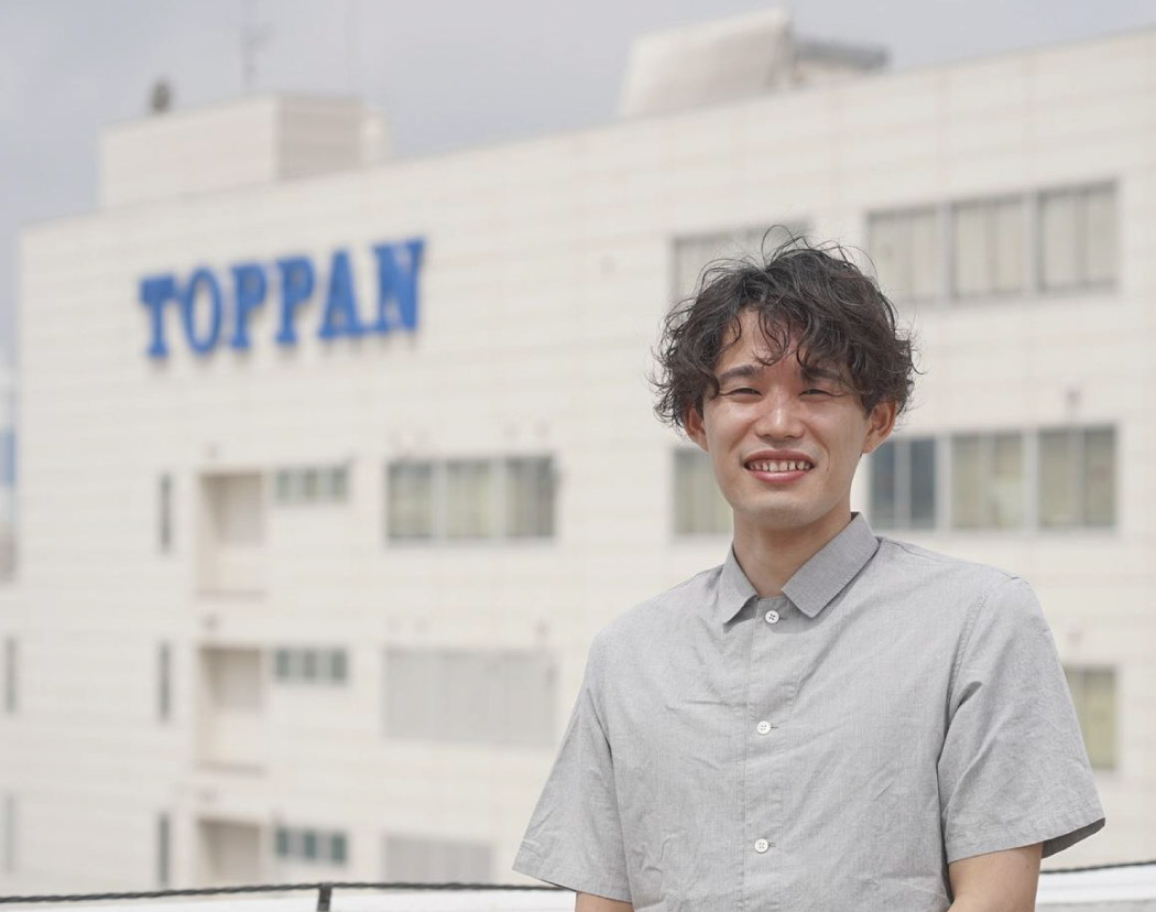 インタビューに応じた男性社員