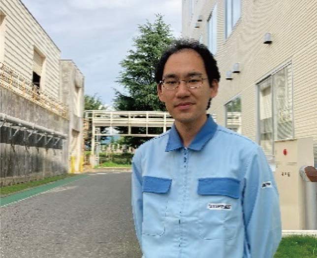 インタビューに応じた男性社員