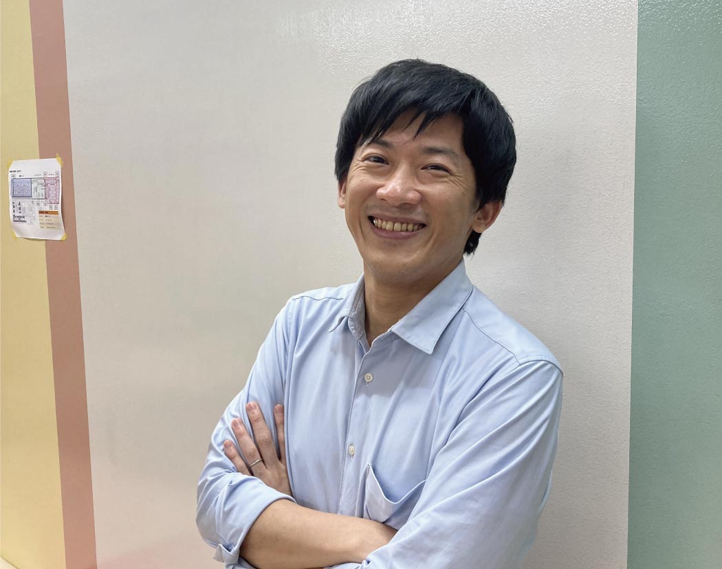 インタビューに応じた男性社員