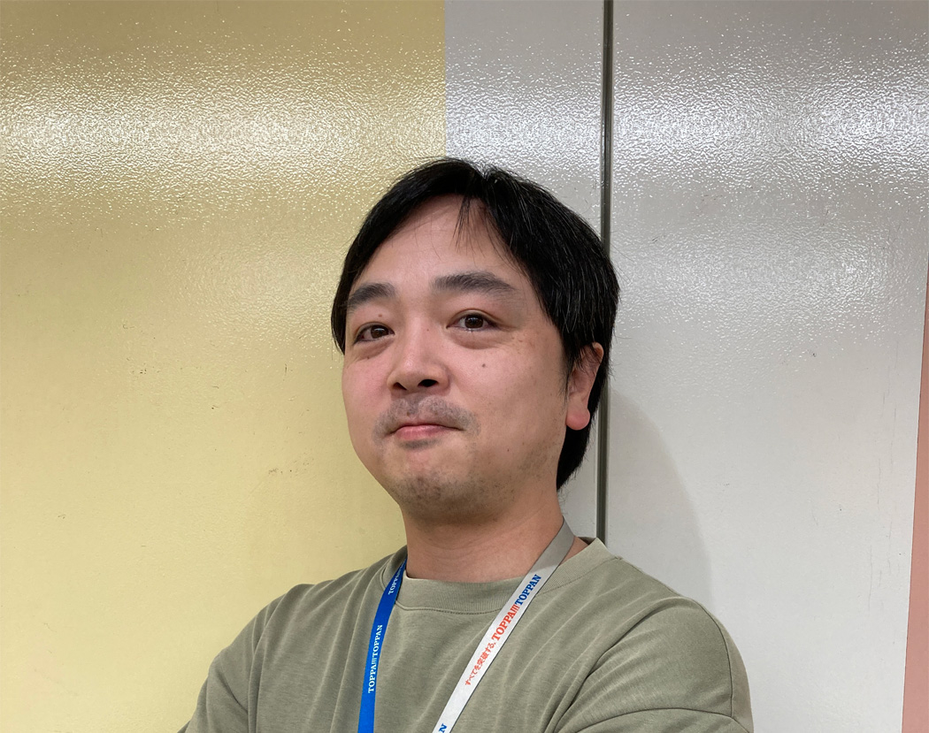インタビューに応じた男性社員