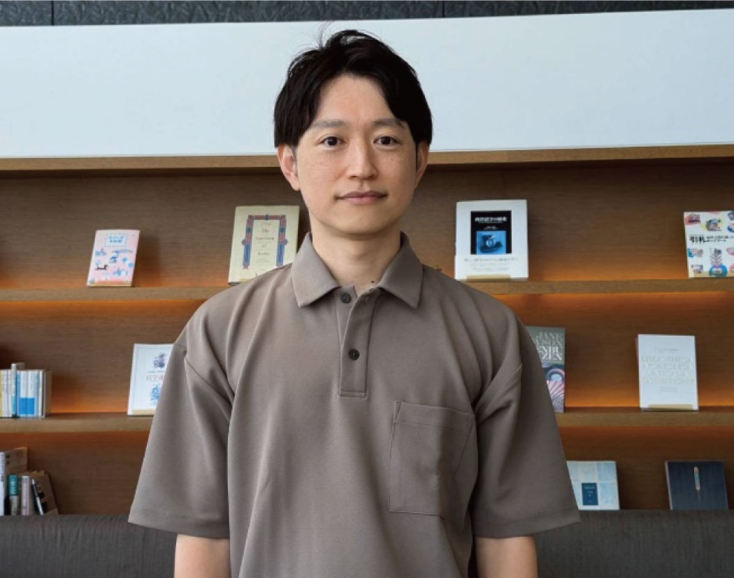 インタビューに応じた男性社員