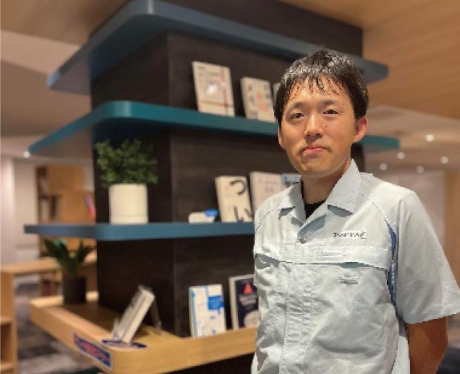 インタビューに応じた男性社員