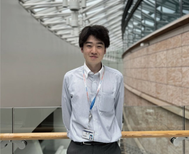 インタビューに応じた男性社員