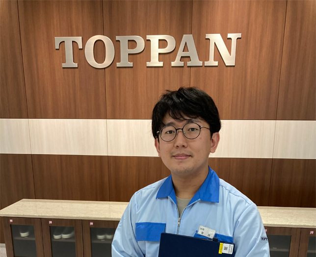 インタビューに応じた男性社員