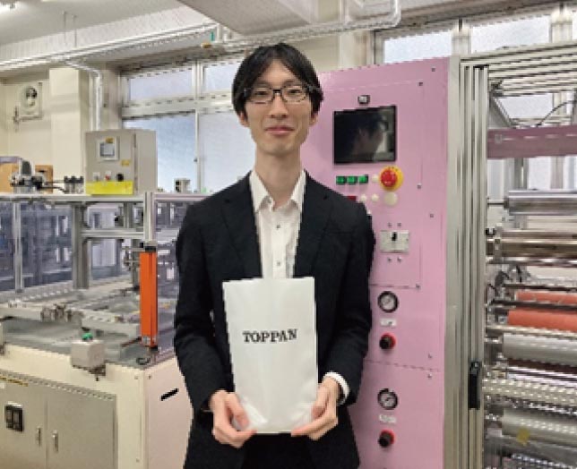 インタビューに応じた男性社員