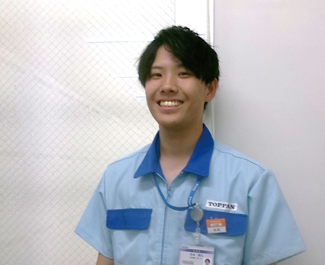 インタビューに応じた男性社員