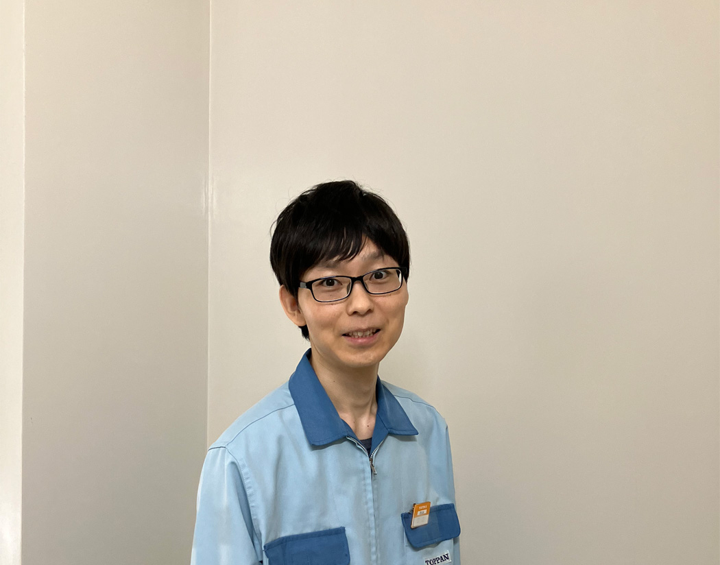 インタビューに応じた男性社員