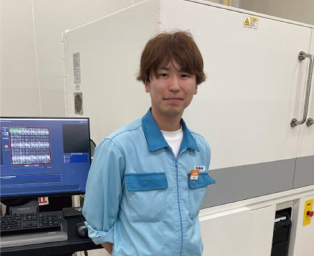 インタビューに応じた男性社員
