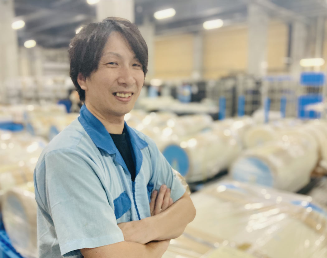 インタビューに応じた男性社員